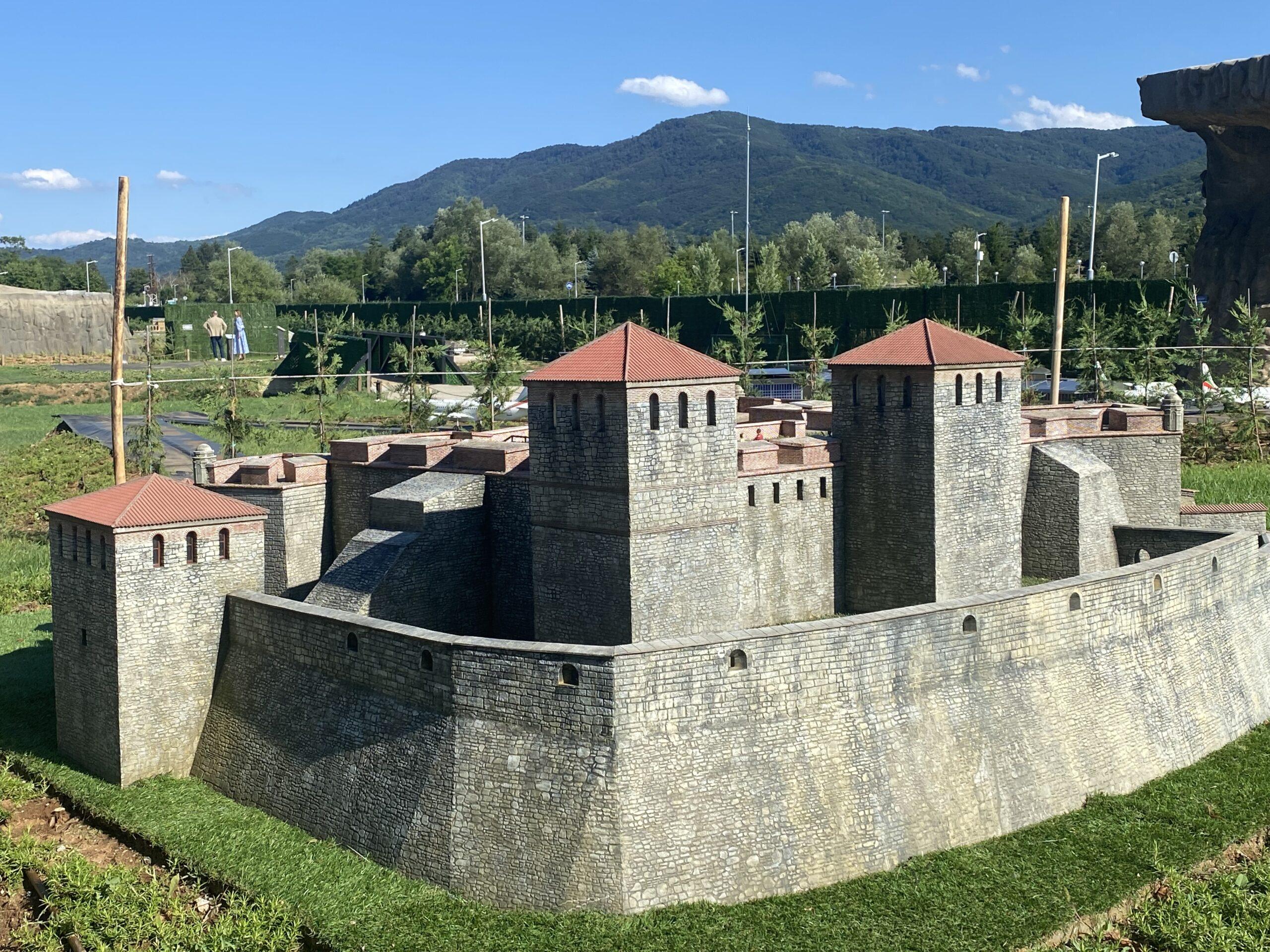 Снимка от 🏰 Екскурзия до  [„България Ленд“]  –  [Правец] | Приключение за деца на 23.06.2026 🌿